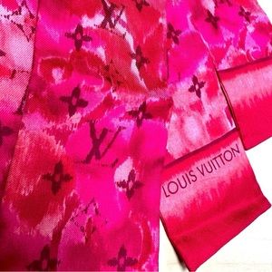 Silk Louis Vuitton pink purse scarf. Perfect for Valentine’s Day!